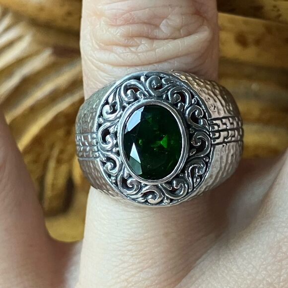 Natural Chrome Diopside Sterling Silver Hammered Ring Size 8 - Picture 1 of 9